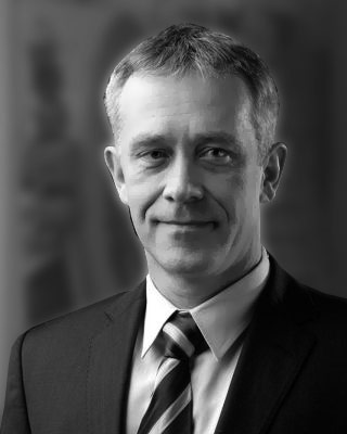 MACIEJ KORECKI